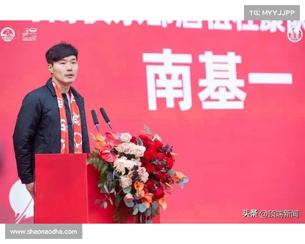 李玮锋:从足球场到教练席,见证中国足球发展的传奇之路 李玮锋:从足球场到教练席,见证中国足球发展的传奇之路